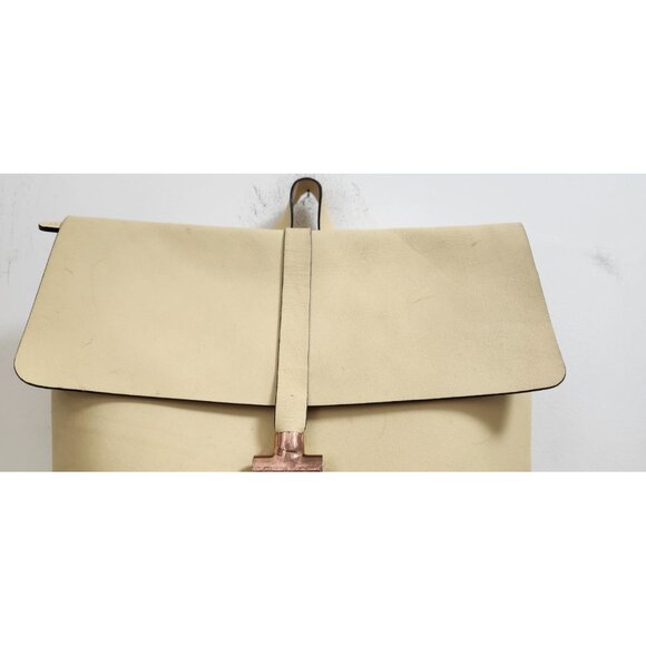 GAG BACKPACK PERA Leather Creamy lemon hue — elegant and versatile - Picture 3 of 16